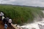 Quand un fleuve indien ravage tout sur son passage... Crue impressionnante