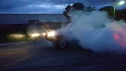 Détruire sa voiture en faisant un burnout un peu trop intense