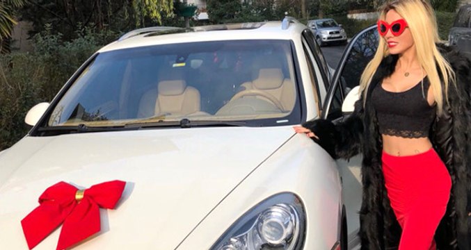 Sevgilisi Köpeğin Olsun Deyip, Ciciş Esra'ya 500 Bin Liralık Araba Hediye Etti