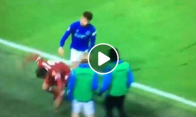 Holgate eliminates Firmino from the Royal Rumble.