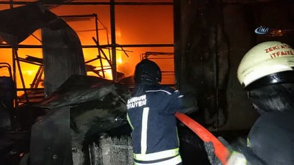 Samsun'da mobilya mağazasının deposu alev alev yanıyor