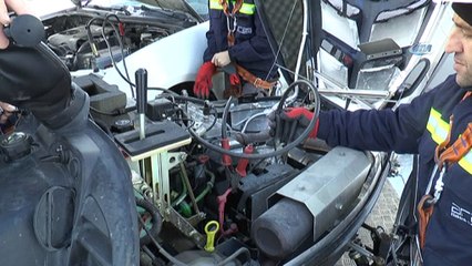 ‘Kar Kaplanları' vatandaşlar elektriksiz kalmasın diye ölüme meydan okuyorlar