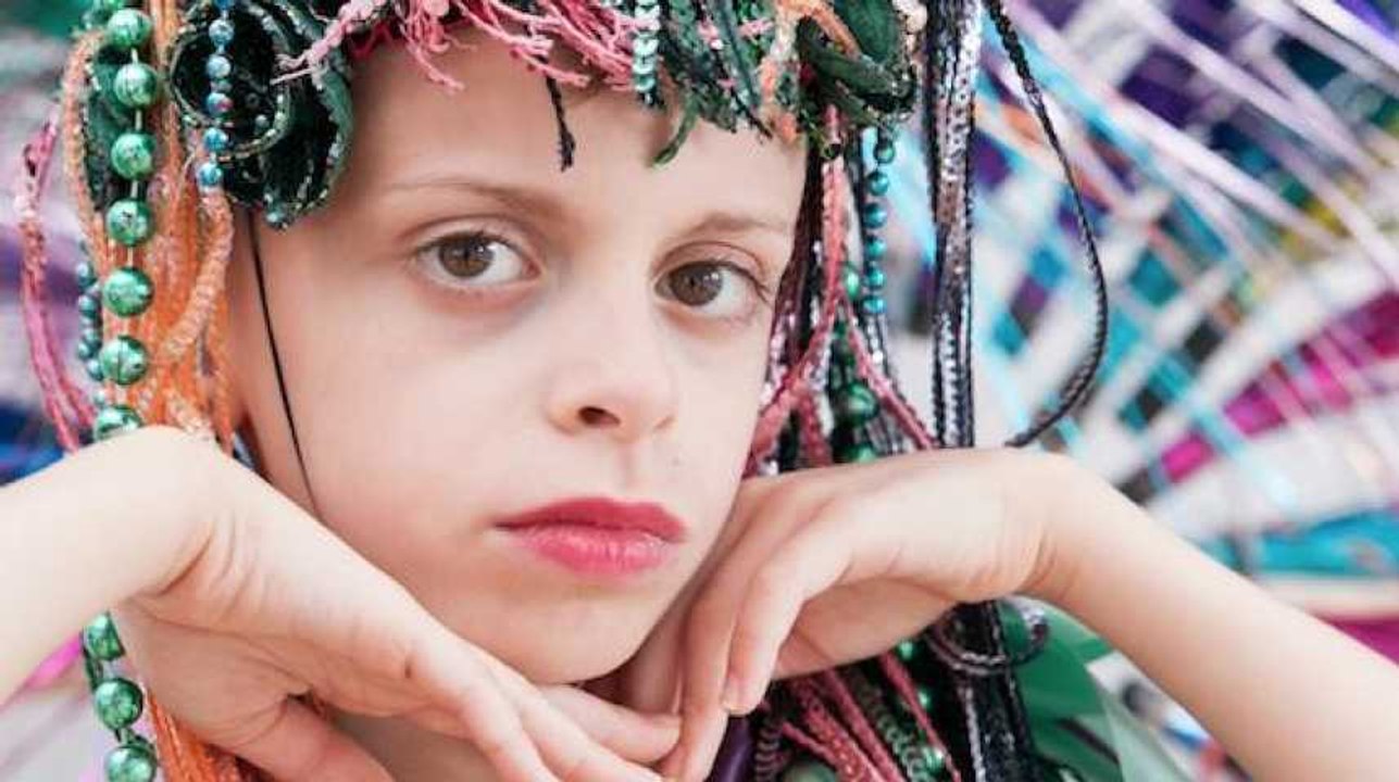 A 10 ans, il ouvre le premier club travesti pour enfants