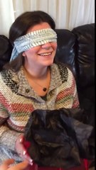 Une mère surprend sa fille qu'elle n'a pas vu depuis 2 ans