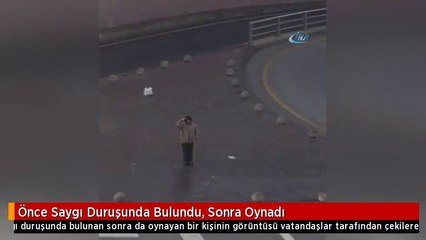 Önce Saygı Duruşunda Bulundu, Sonra Oynadı