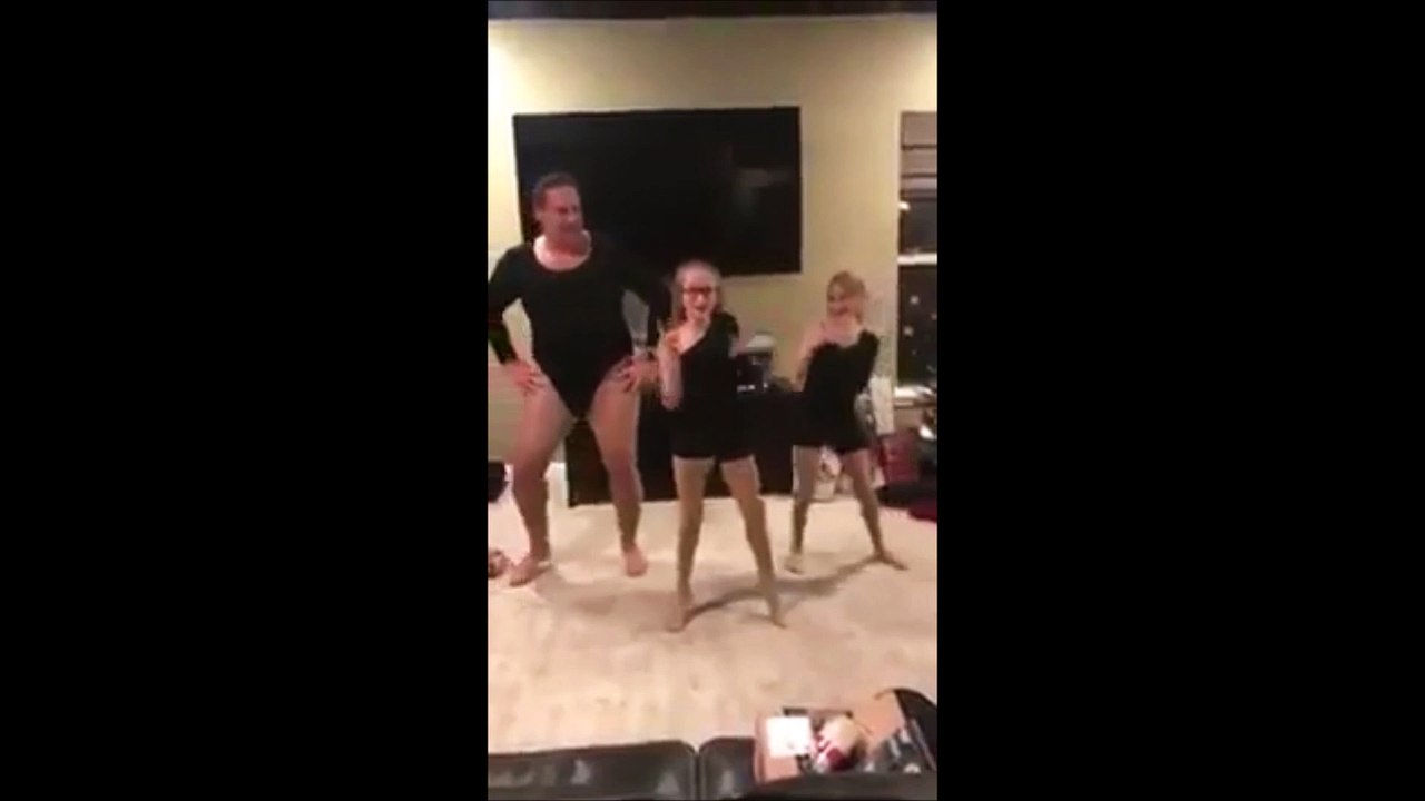 Quand papa et ses 2 filles se lancent dans une chorégraphie énorme!