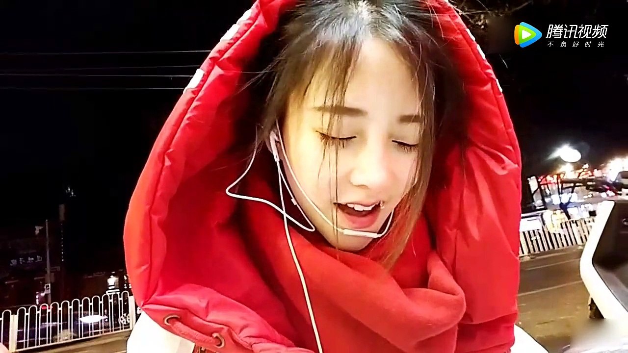 冯提莫Feng TiMo 街头直播 冻得鼻涕流出来！被你们看见好尴尬太丢脸了！