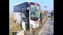 Yolcu minibüsü devrildi: 1 ölü, 4 yaralı