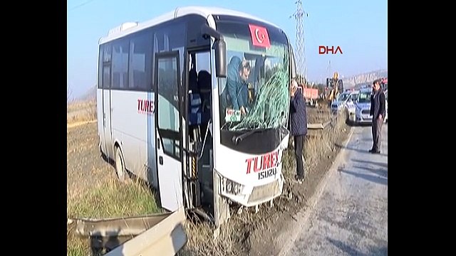 Yolcu minibüsü devrildi: 1 ölü, 4 yaralı