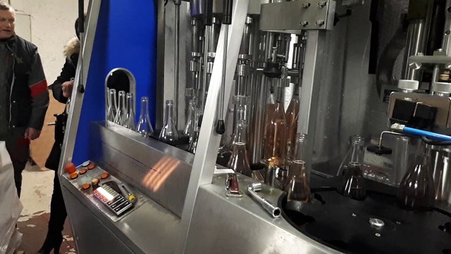 Toul : mise en bouteilles de la cuvée 2017 spécial 20 ans , de l'AOC côtes de Toul, chez Laroppe à Bruley