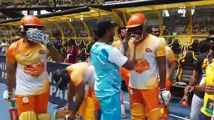 நட்சத்திர கிரிக்கெட் கலகல!-  வீடியோ