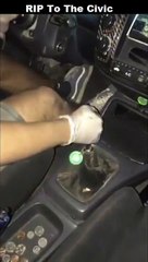Quand tu pousses un peu trop le moteur de ta vieille voiture
