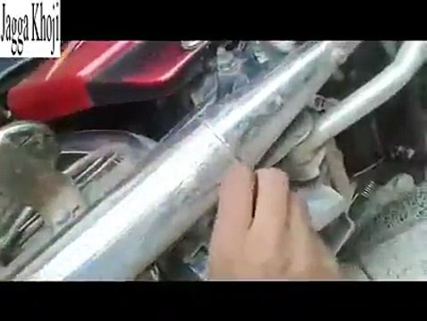 سفر کرتے اگر ٹائر سے ہوا نکل جائے تو ٹینشن نہیں لینی بلکہ اس آسان طریقے سے خود ہوا بھریں ۔۔۔