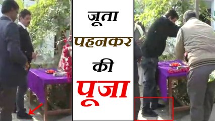 अमेठी: सीडीओ और बीएसए ने जूता पहनकर की मां सरस्वती की पूजा, लोगों में रोष