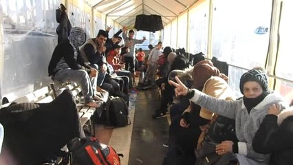 Çeşme'de Botları Su Alan Göçmenler Kurtarıldı