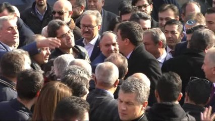 Ekonomi Bakanı Nihat Zeybekci: "15 Temmuz Günü TBMM'de Silahım ve Üç Şarjör ile Kapıda Bekledim"