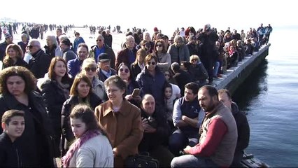 İzmirli Rumlar Denizden Haç Çıkardı