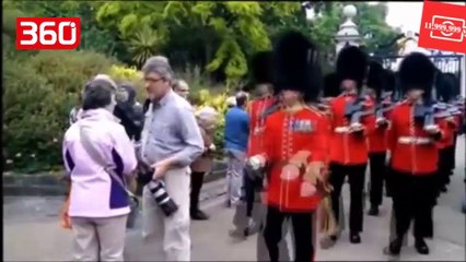 Çfarë ndodh po të ngacmojmë rojet e mbretëreshës në Angli? (360video)