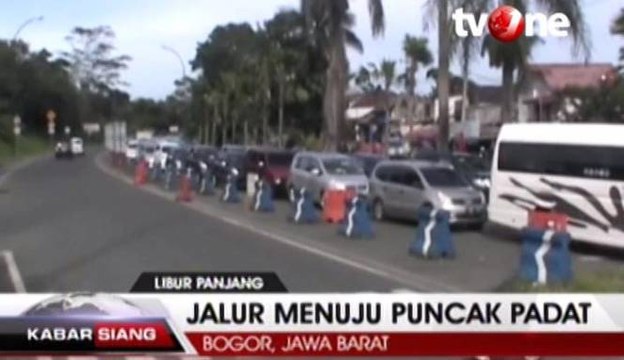Libur Panjang, Jalur Menuju Puncak Macet