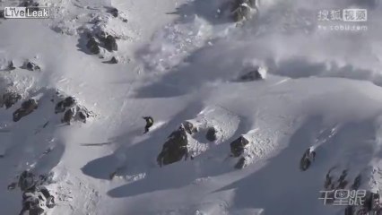 Il bat une avalanche en snowboard !
