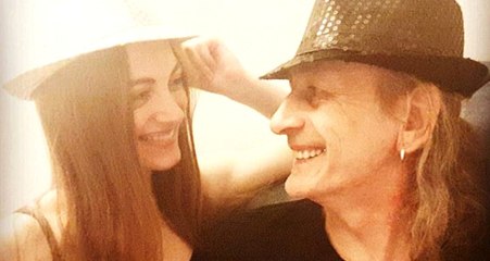 Kendinden 33 Yaş Büyük Adam ile Evlenen Kızı Ailesi Evlatlıktan Reddetti