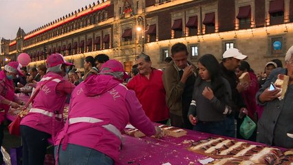 Скачать видео: Una rosca de 1,440 m para celebrar a los Reyes Magos en México