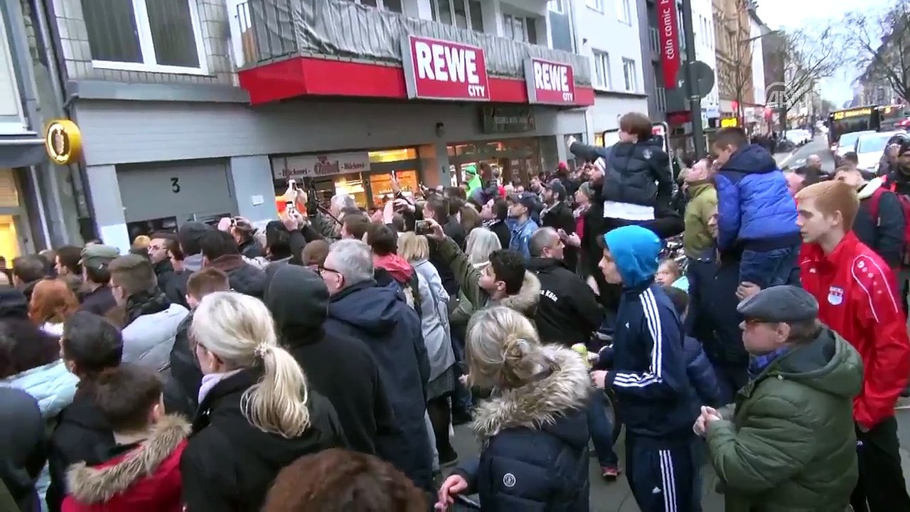 Lukas Podolski dönerci açtı!