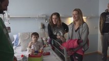 Mireia Belmonte muestra lado más humano llevando regalos a hospital Granada