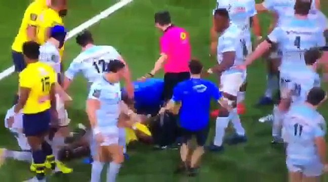 Rugby - Virimi Vakatawa (Racing) met KO Samuel Ezeala (Clermont)