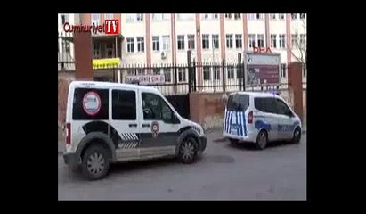 Lise önünde bıçaklı kavga