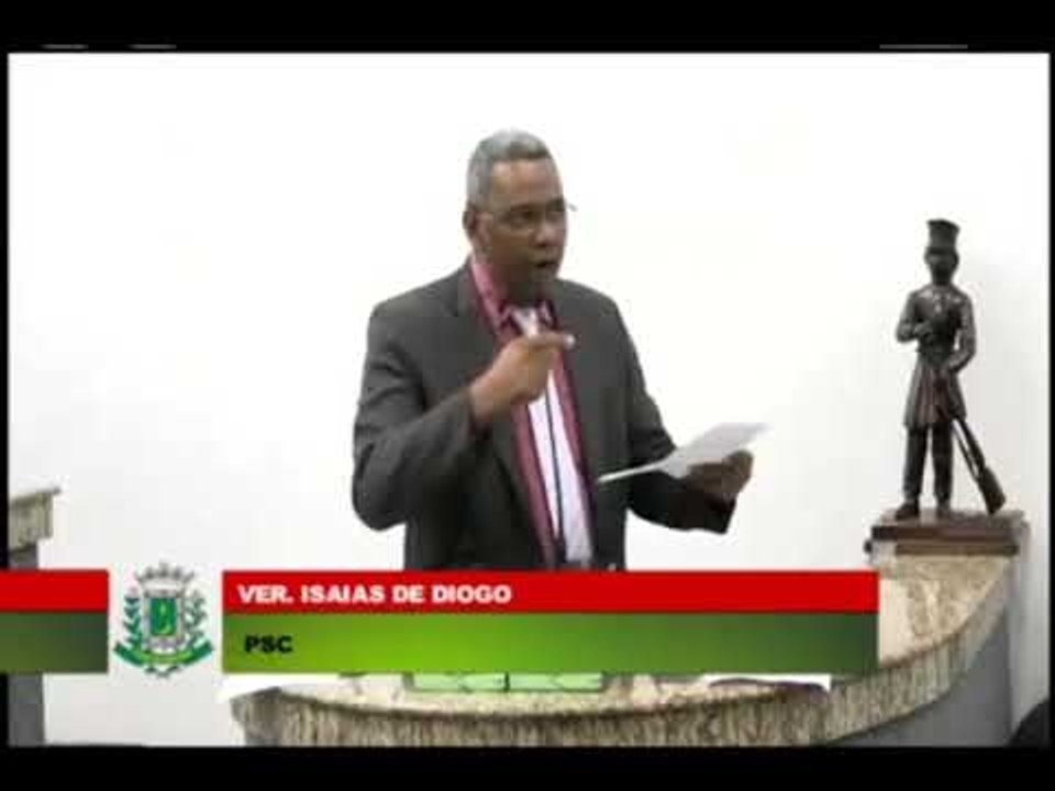 Isaías tenta explicar sua proposta de leitura bíblica nas escolas