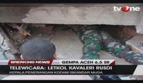 TNI Lakukan Proses Evakuasi Korban Gempa Aceh
