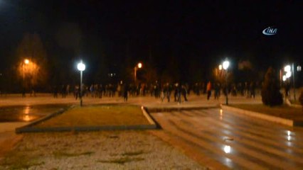 Biletli Taraftar Salona Giremedi, Polis Toma ile Müdahale Etti