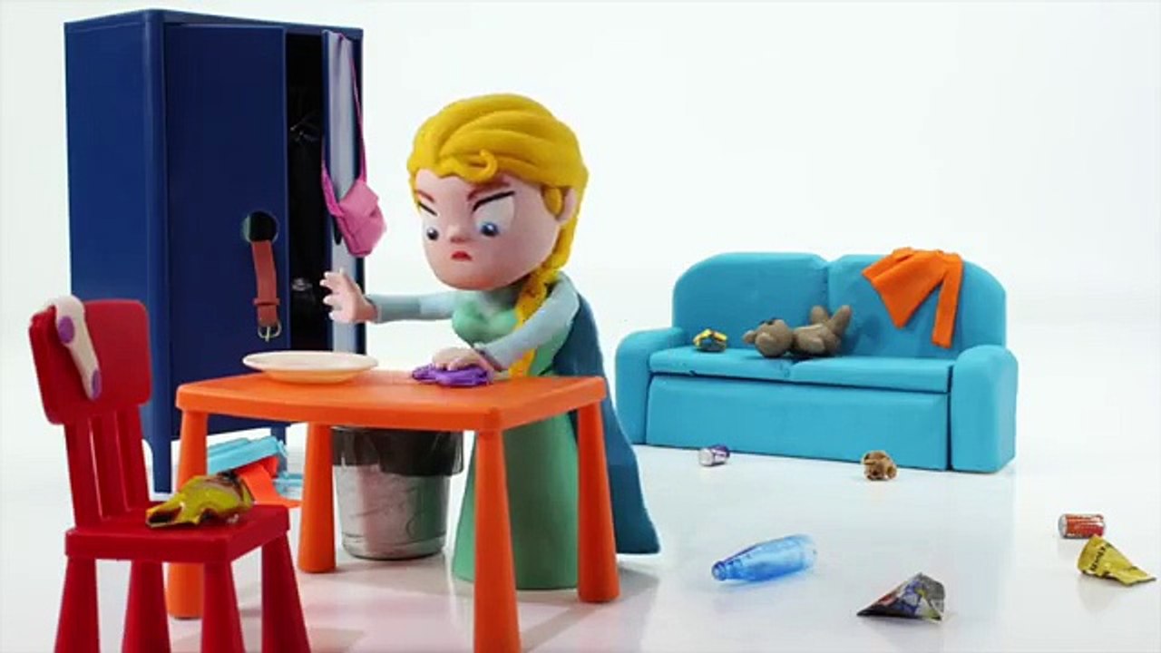 Santa Claus Visits Frozen Elsa & Spiderman Play Doh Cartoons Hulk Stop Motion Animations