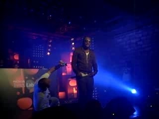 Will.I.Am "Impro sur One More Time de Daft Punk" @Showcase
