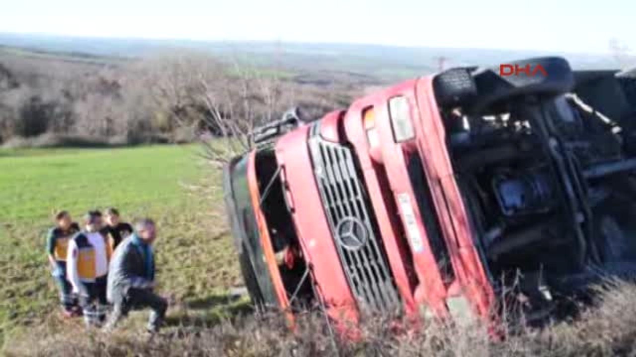 Tekirdağ Devrilen Tır'ın Sürücüsü Camı Tekme ile Kırıp Çıktı