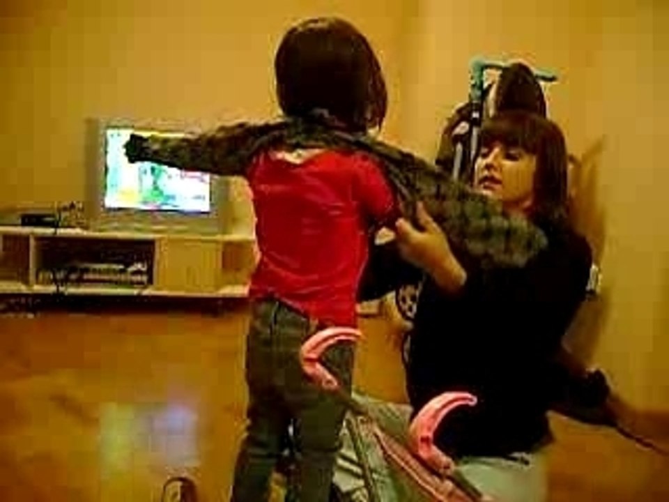 Nathalie recibiendo el regalito 7