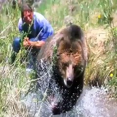 سبحان الله كائنات متوحشه لكن قلوبها مليئة بالحب سبحانك ربي