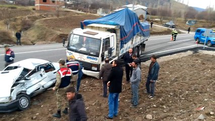 Sivas'ta kamyon ile otomobil çarpıştı: 1 ölü, 1 yaralı