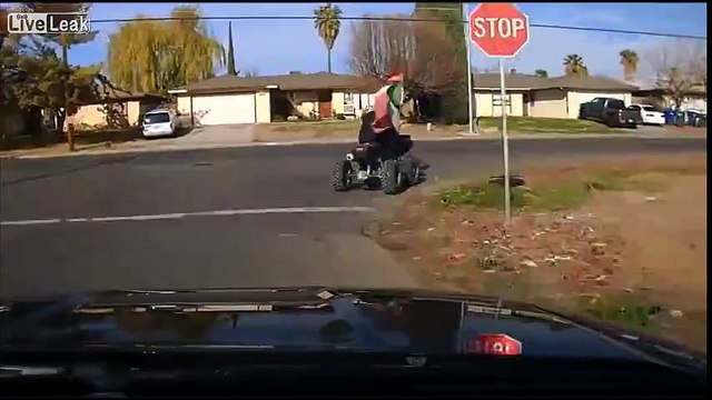 Course poursuite avec un quad qui a grillé un feu rouge