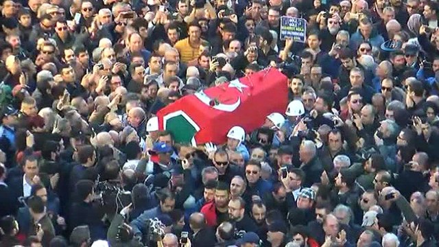 Yeşilçam'ın usta oyuncusu Münir Özkul son yolculuğuna uğurlandı