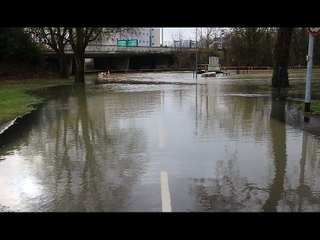 Dijon : l'Ouche menace et déborde