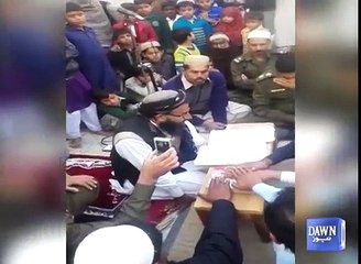 Kya hi behtreen kam huny lg gya... Police Choron ko Masjid ly k jany lg gye
