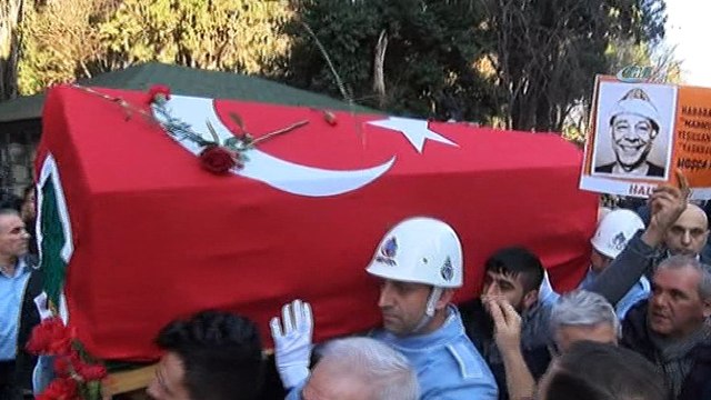 Münir Özkul gözyaşlarıyla toprağa verildi
