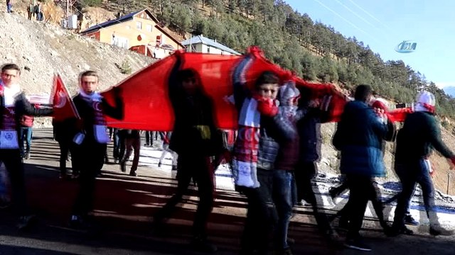 Sarıkamış şehitleri için eksi 4 derecede Zigana dağında yürüdüler