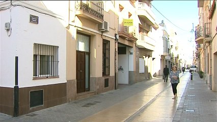 Cambian los nombres de algunas calles de Badalona por pegatinas con el lema de 'Tabarnia'