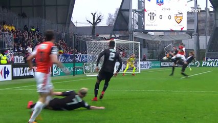 Déviation subtile et lucarne : comment Lorient a piégé Angers