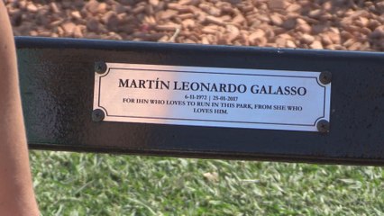 El Rosedal de Buenos Aires inmortaliza "historias de película en sus bancos