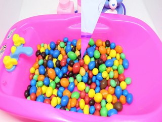 Learn Colors Baby Doll Color M&Ms Chocolate Bubble Gum Bath Time Fun Kids Video Nursery Rhymes songs