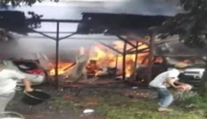 Parkir di Garasi, Mobil dan Motor Terbakar